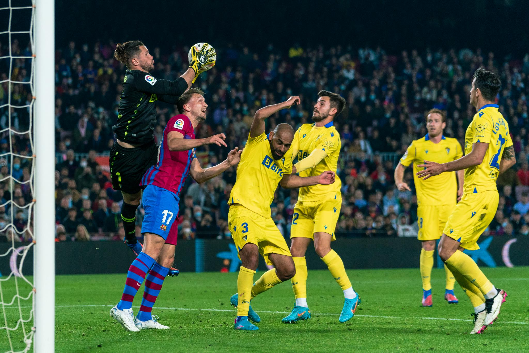 米兰体育教练-巴塞罗那客场轻取对手,迅速攀升西甲积分榜的简单介绍