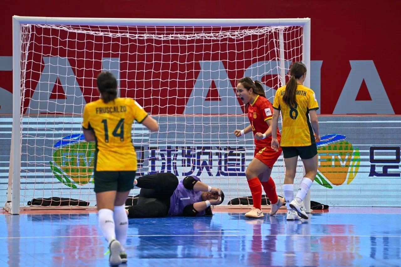 米兰体育培训-激情碰撞!女子足球比赛引爆激情