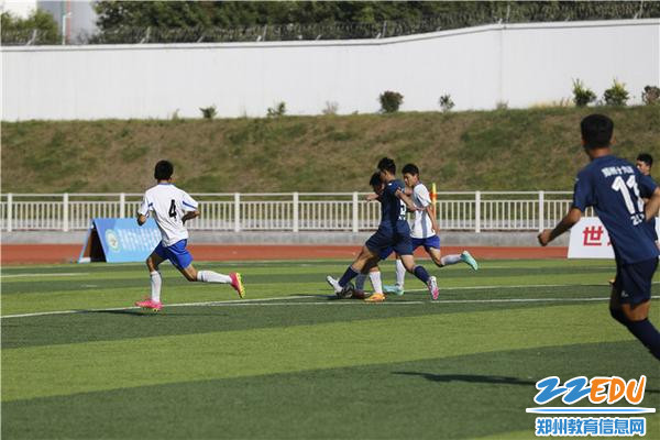 米兰体育下载-包含足球比赛的激烈对抗即将展开，赛场火爆迎战的词条