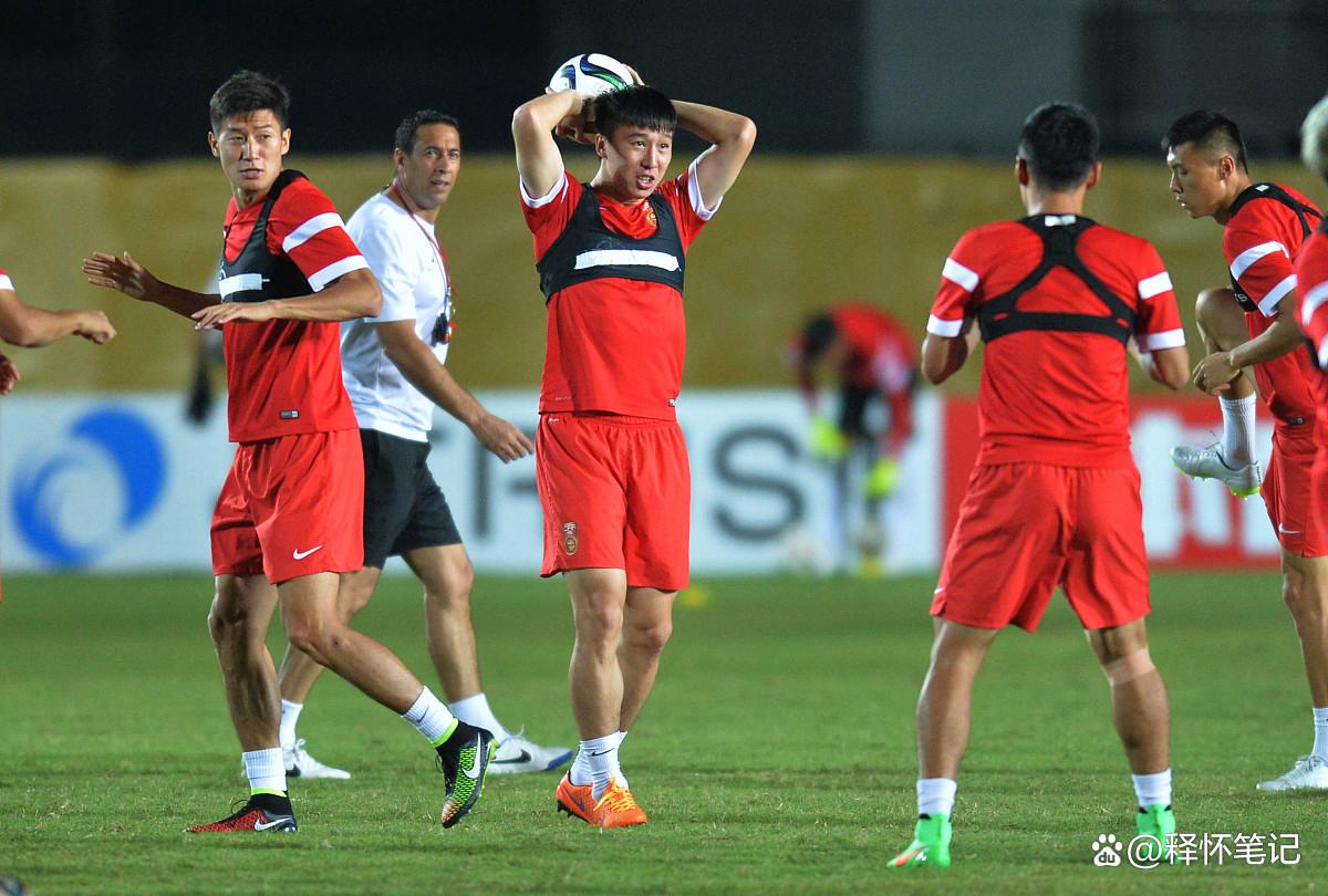 米兰体育在线-足球联赛火爆进行,球员们拼尽全力